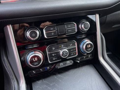 Used 2021 GMC Yukon Denali w/ Denali Premium Package RWD image 28