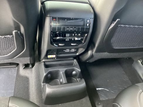 New 2025 Jeep Grand Cherokee L Laredo image 12