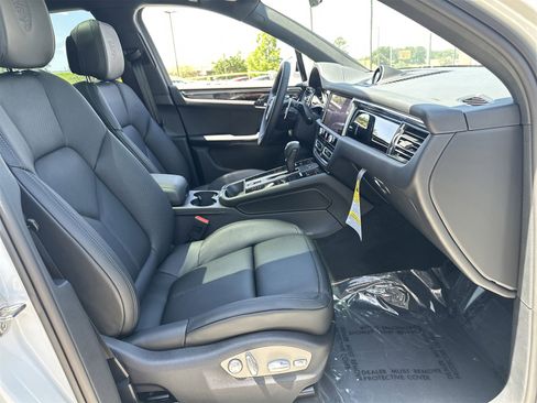 New 2025 Porsche Macan image 18