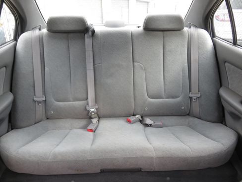 Used 2005 Hyundai Elantra GLS image 17