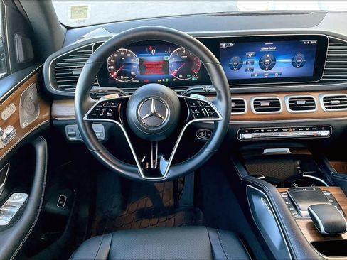 Used 2025 Mercedes-Benz GLE 450 4MATIC image 5