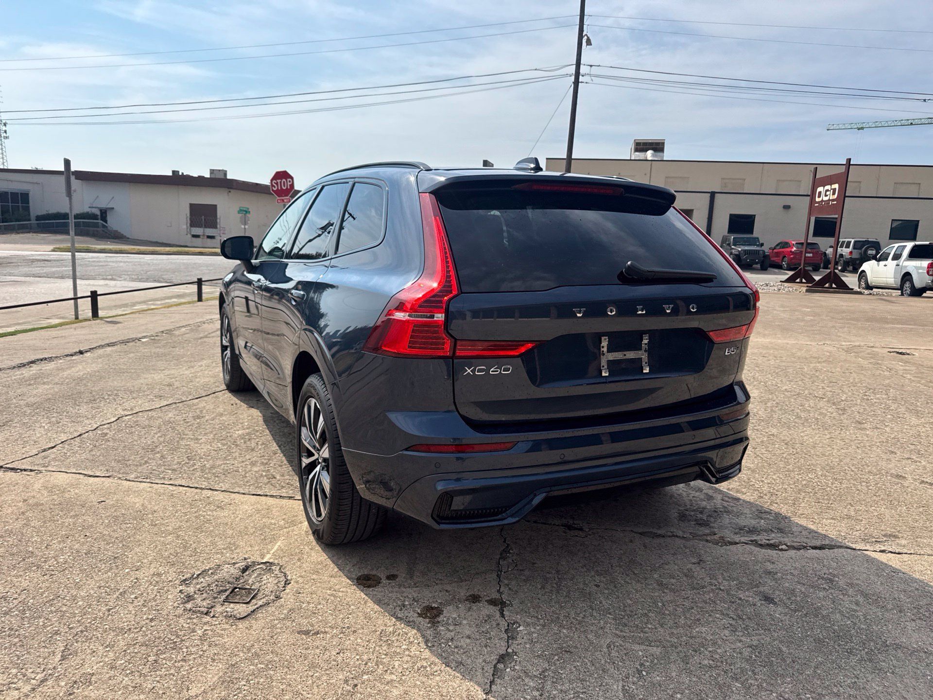 Used 2024 Volvo XC60 B5 Core AWD/4WD image 9