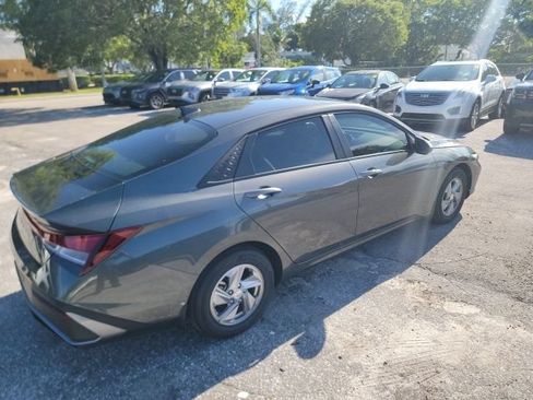 Certified 2026 Hyundai Elantra SE FWD image 4