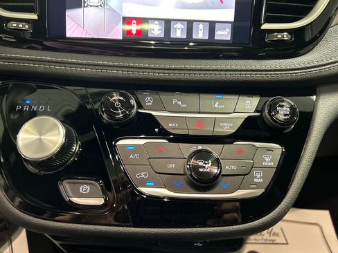 New 2026 Chrysler Pacifica Select image 17