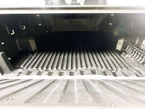 Used 2024 GMC Sierra 1500 Elevation image 28