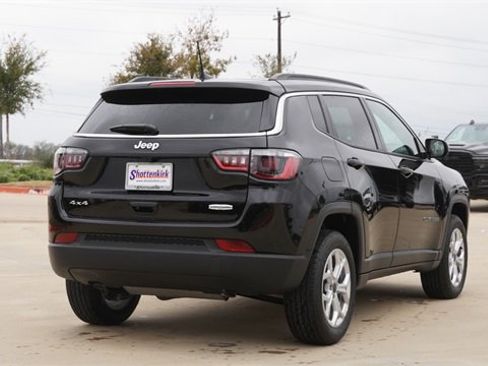 New 2026 Jeep Compass Latitude image 9