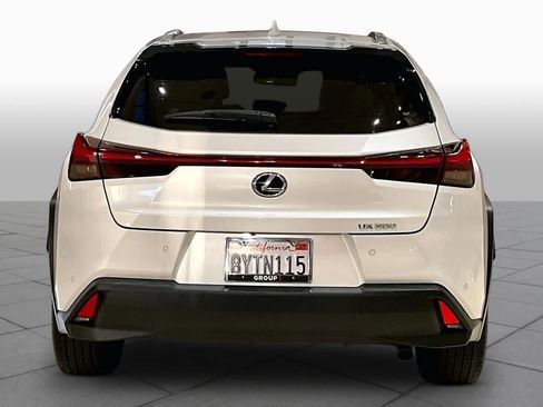 Used 2022 Lexus UX 200 w/ Accessory Package (Z1) FWD image 4