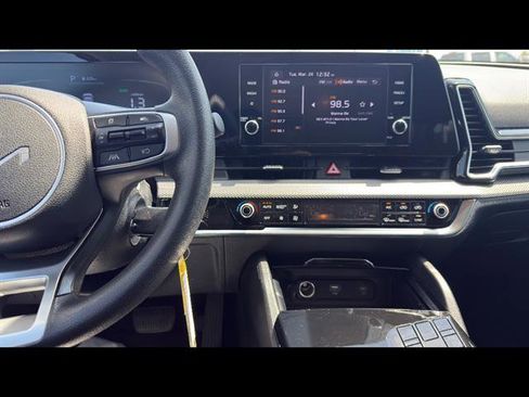 Used 2023 Kia Sportage LX image 14