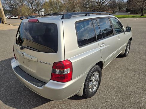 Used 2005 Toyota Highlander 2WD V6 w/ 3rd Row image 11