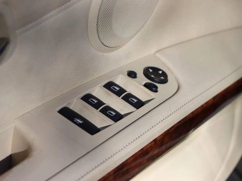 Used 2008 BMW 335i Convertible image 18