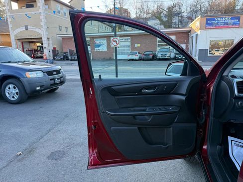 Used 2016 GMC Acadia SLE AWD/4WD image 18