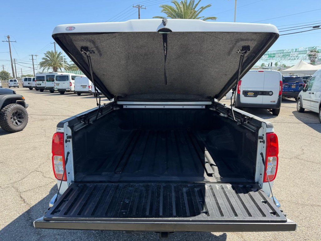 Used 2016 Nissan Frontier SV w/ SV Value Truck Package RWD image 40