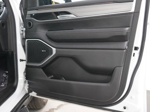 Used 2024 Jeep Wagoneer Series II AWD/4WD image 9
