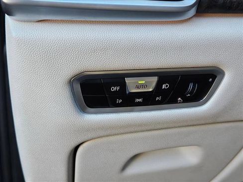 Used 2022 BMW X5 sDrive40i w/ M Sport Package image 11