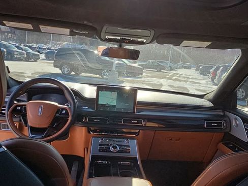 Used 2023 Lincoln Aviator Black Label w/ Dynamic Handling Package image 7