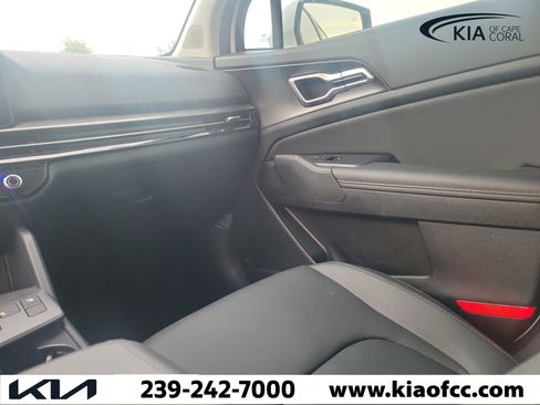 Certified 2026 Kia Sportage EX w/ EX Panorama Roof Package FWD image 19