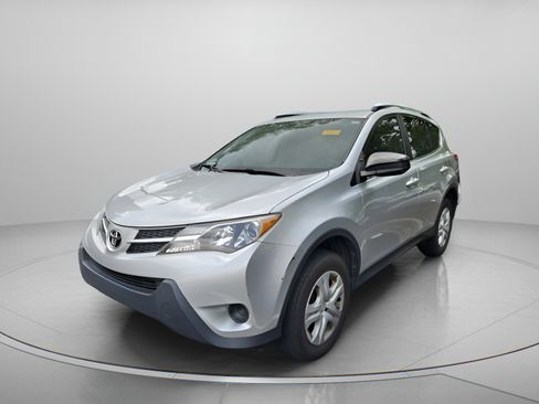 Used 2015 Toyota RAV4 LE FWD image 1