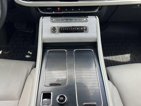Used 2025 Lincoln Aviator Reserve w/ Luxury Package RWD image 18