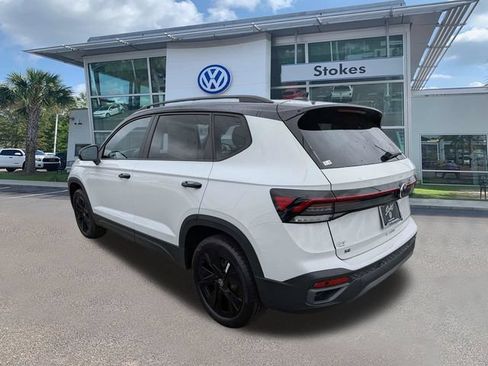 New 2026 Volkswagen Taos SE FWD image 6