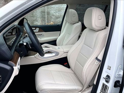 Used 2026 Mercedes-Benz GLS 450 4MATIC image 27