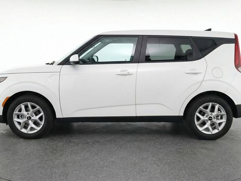 Used 2025 Kia Soul LX w/ LX Technology Package FWD image 5