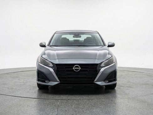 Used 2025 Nissan Altima 2.5 SV image 2
