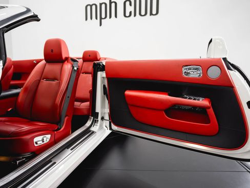 Used 2017 Rolls-Royce Dawn RWD image 43