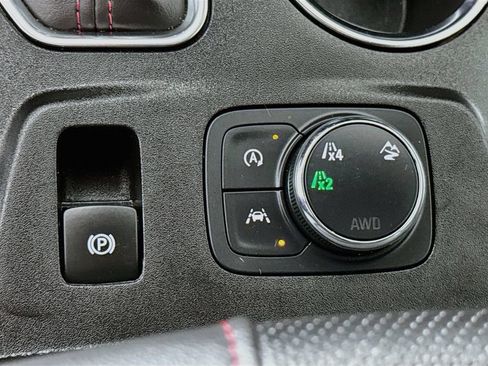 Used 2023 Chevrolet Traverse RS AWD/4WD image 13