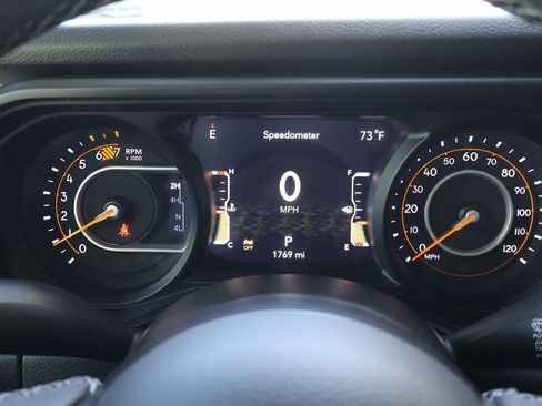 Used 2025 Jeep Wrangler Sport image 14