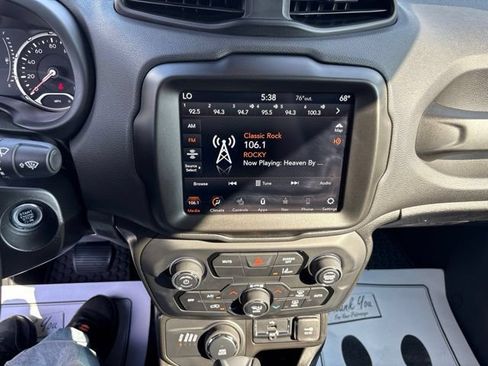 Used 2023 Jeep Renegade Latitude w/ Premium Group AWD/4WD image 11