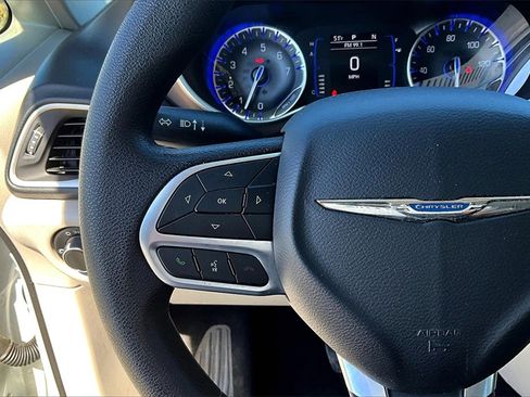 Used 2019 Chrysler Pacifica L image 7