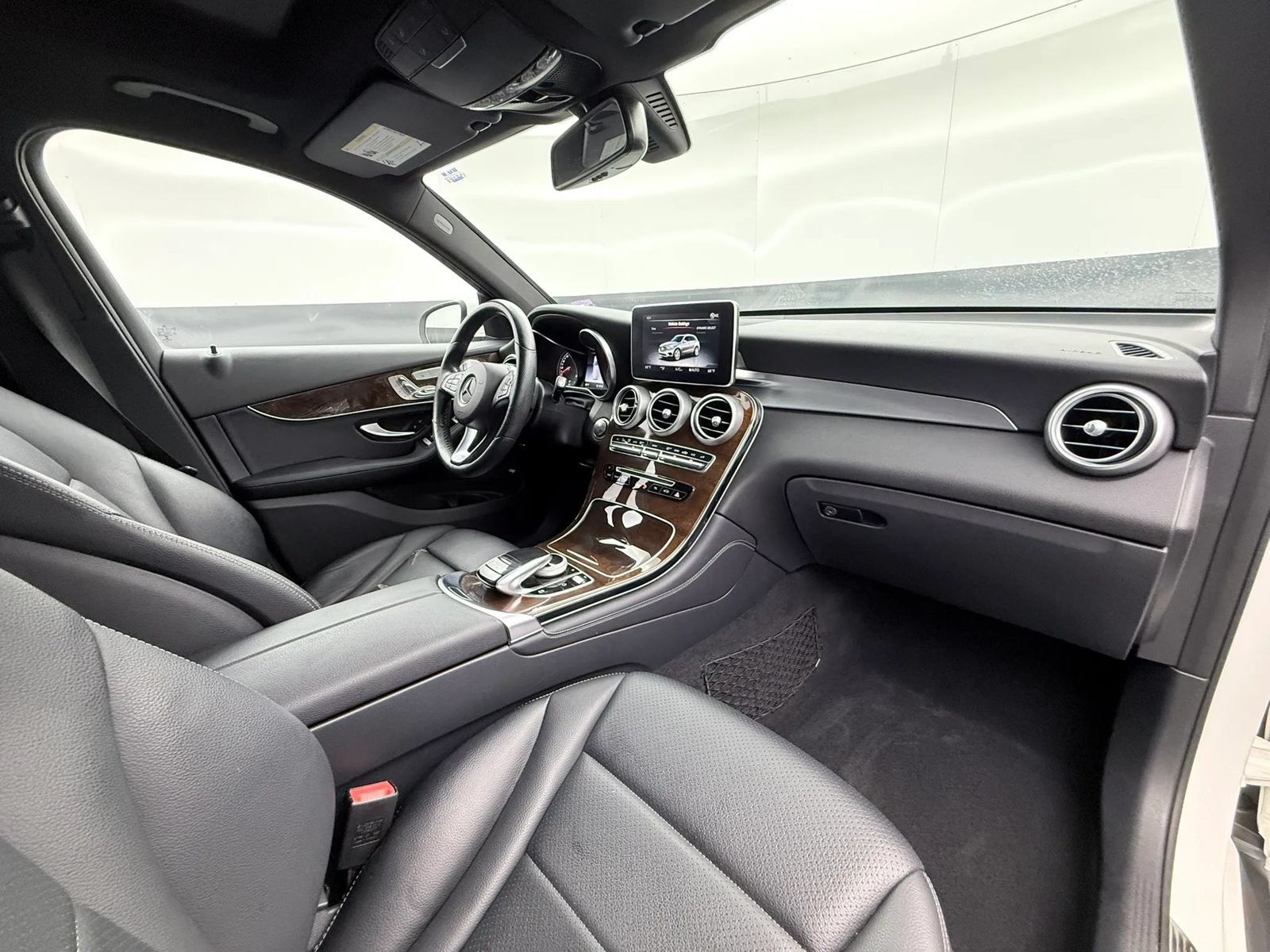 Used 2018 Mercedes-Benz GLC 300 4MATIC image 22