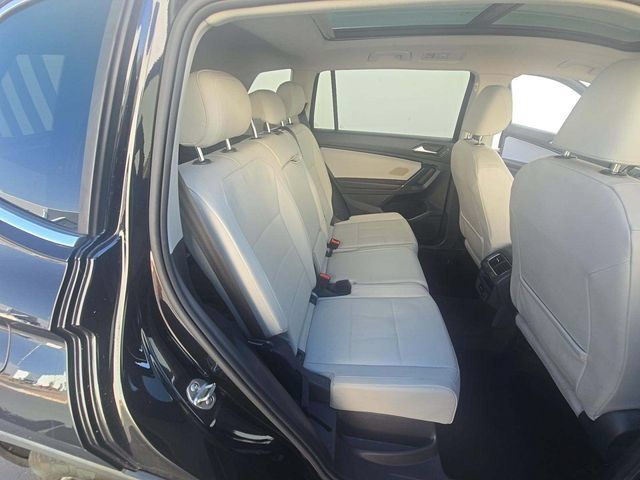 Used 2018 Volkswagen Tiguan SEL AWD/4WD image 9