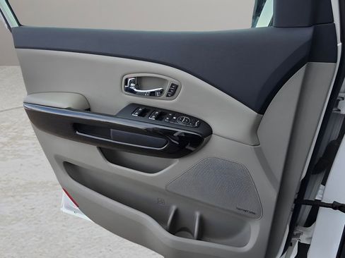 Used 2020 Kia Sedona SX image 17