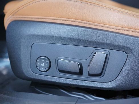 Used 2026 BMW 330i Sedan w/ M Sport Package RWD image 8