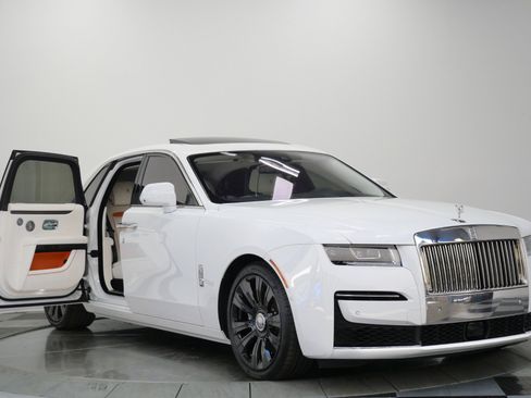 Used 2022 Rolls-Royce Ghost w/ Ghost Package AWD/4WD image 3