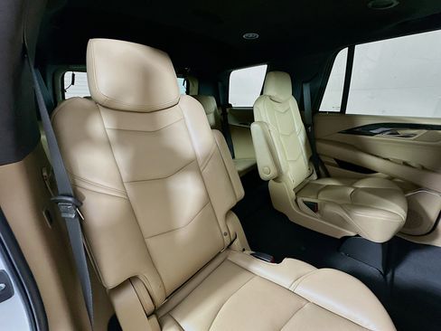 Used 2019 Cadillac Escalade Platinum AWD/4WD image 30
