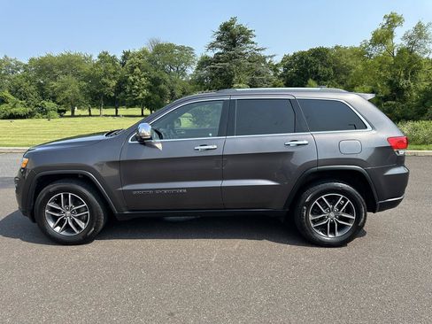 Used 2017 Jeep Grand Cherokee Limited AWD/4WD image 9