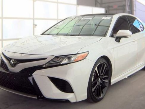 Used 2019 Toyota Camry XSE FWD image 1
