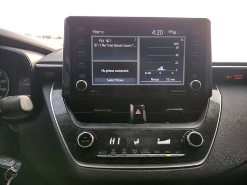 Used 2022 Toyota Corolla LE image 3