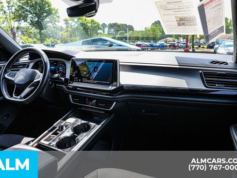 Used 2024 Volkswagen Atlas Cross Sport SE FWD image 31