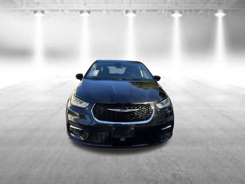 Certified 2023 Chrysler Pacifica Touring-L FWD image 2