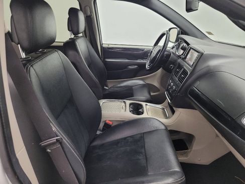 Used 2018 Dodge Grand Caravan SXT image 21
