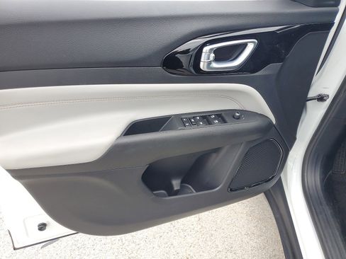 Used 2023 Jeep Compass Limited image 17