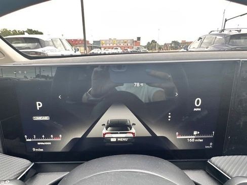 New 2025 Nissan Kicks SR image 14