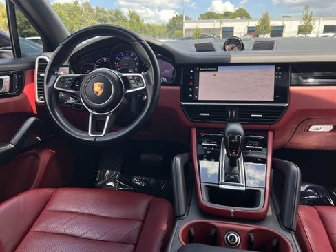Used 2022 Porsche Cayenne AWD/4WD image 16