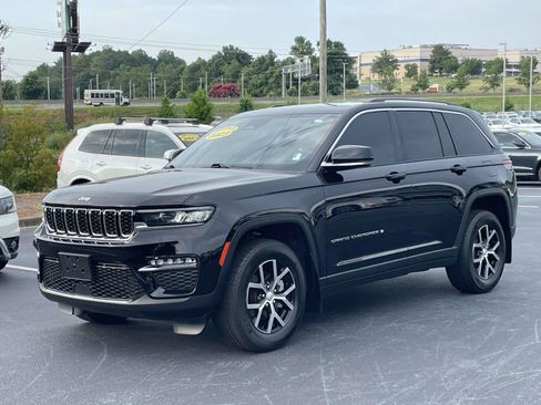 Used 2023 Jeep Grand Cherokee Limited AWD/4WD image 3