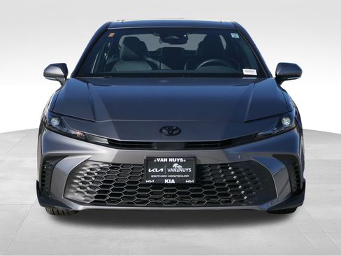 Used 2025 Toyota Camry SE image 8