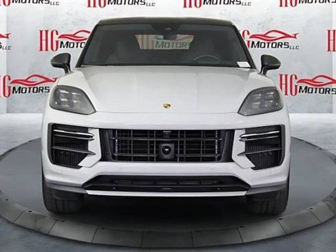 Used 2024 Porsche Cayenne Turbo GT image 2