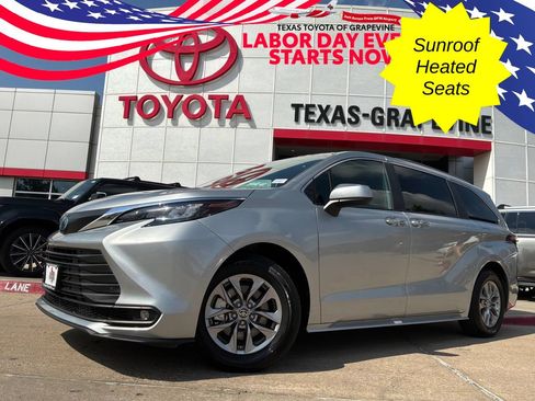 Used 2025 Toyota Sienna XLE FWD image 1